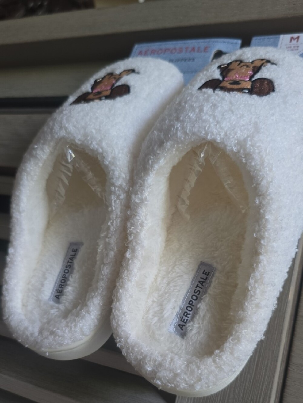 Aeropostale Cream Plush Slippers with Embroidered Brown Dog - Picture 6 of 14